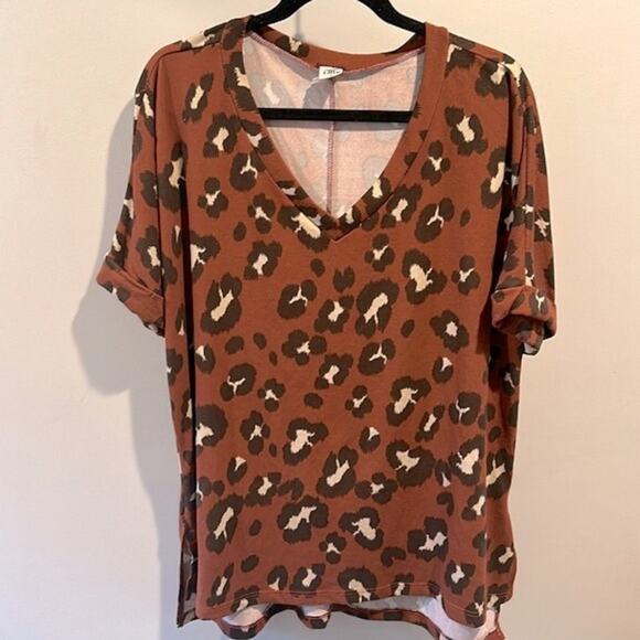 Sew In Love Medium Animal Print Short Sleeve Top - Picture 1 of 5